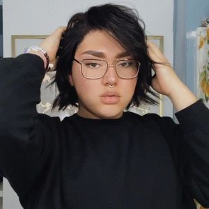 Meet your Posher, Crystal